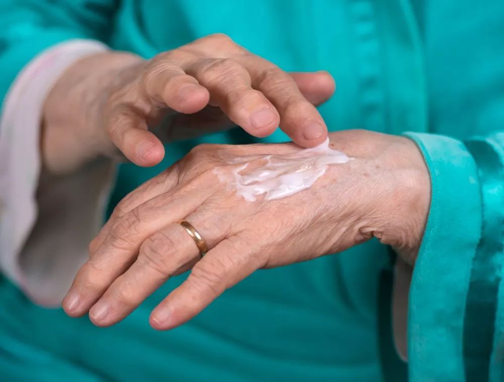 一招解决「七年之痒」！特应性皮炎药物 Dupilumab 步入中国，深度解读治疗中重度「难忍之痒」的全新利器