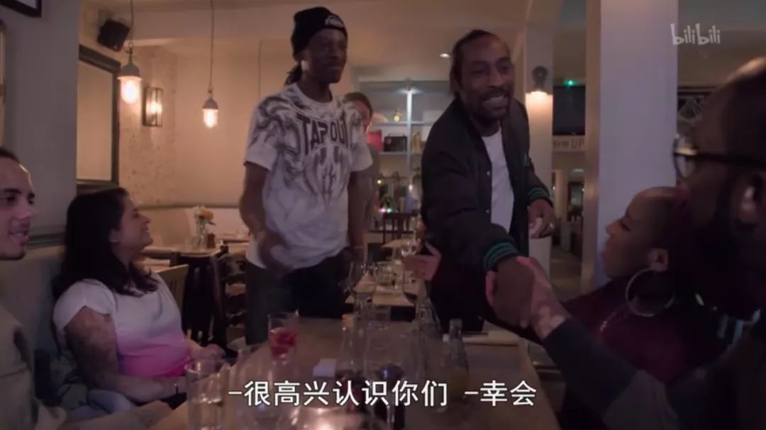 不化妆就无法出门的女孩
