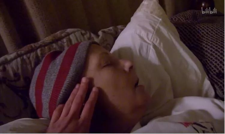 它所有的镜头，都关乎死亡的瞬间