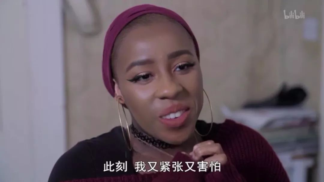 不化妆就无法出门的女孩