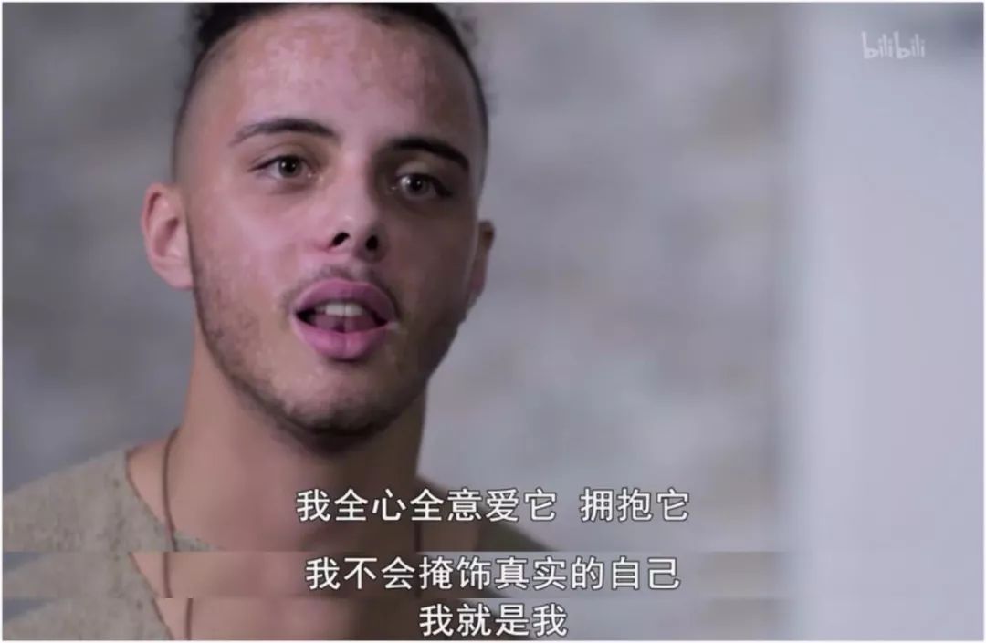 不化妆就无法出门的女孩