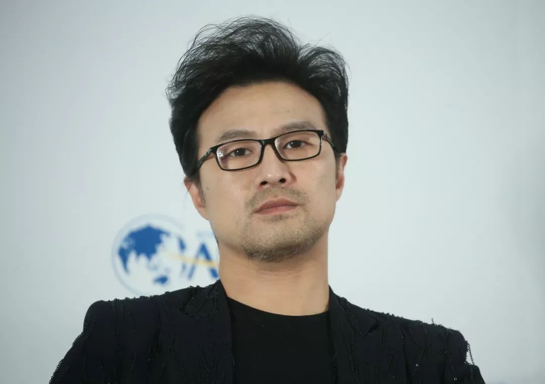 戴近视眼镜后，真的会「变丑」？眼科医生坐不住了