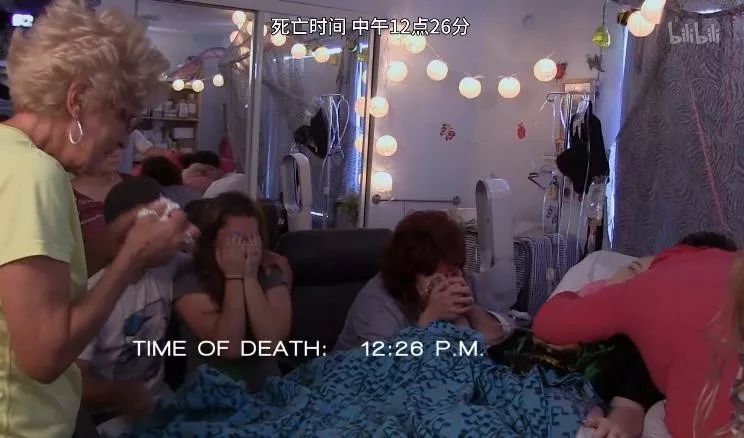 它所有的镜头，都关乎死亡的瞬间
