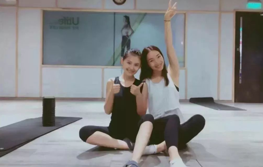 体态不良毁气质！这些让人变丑的姿势，赶紧改