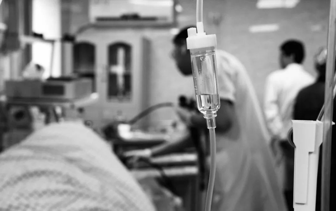 妻子抢救无效的瞬间，丈夫脸上却闪过一丝笑容……关于死亡的 3 个故事