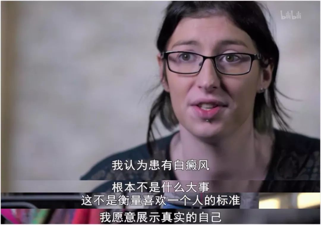 不化妆就无法出门的女孩
