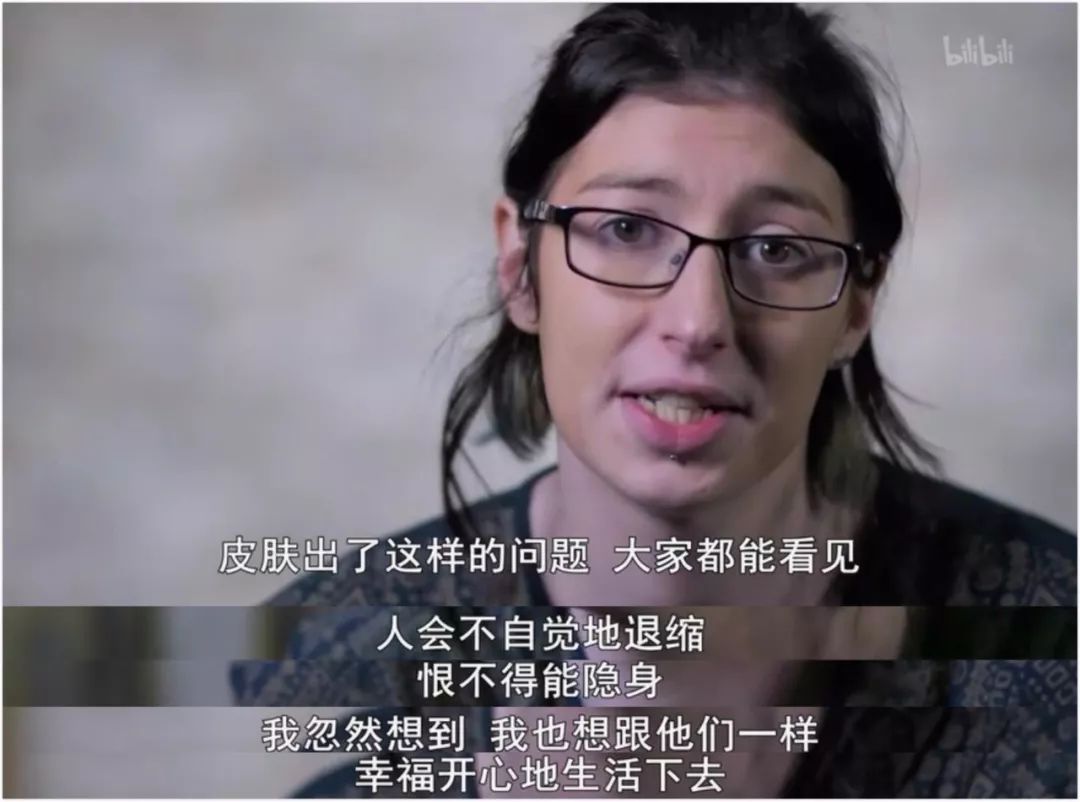 不化妆就无法出门的女孩