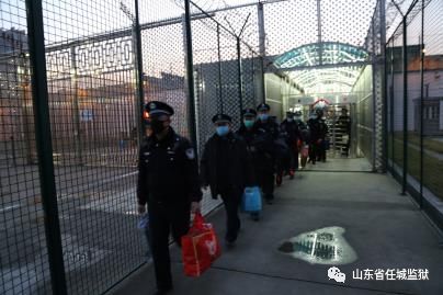 疫袭高墙电网 | 3 省 5 监狱确诊 555 例背后的人情冷暖