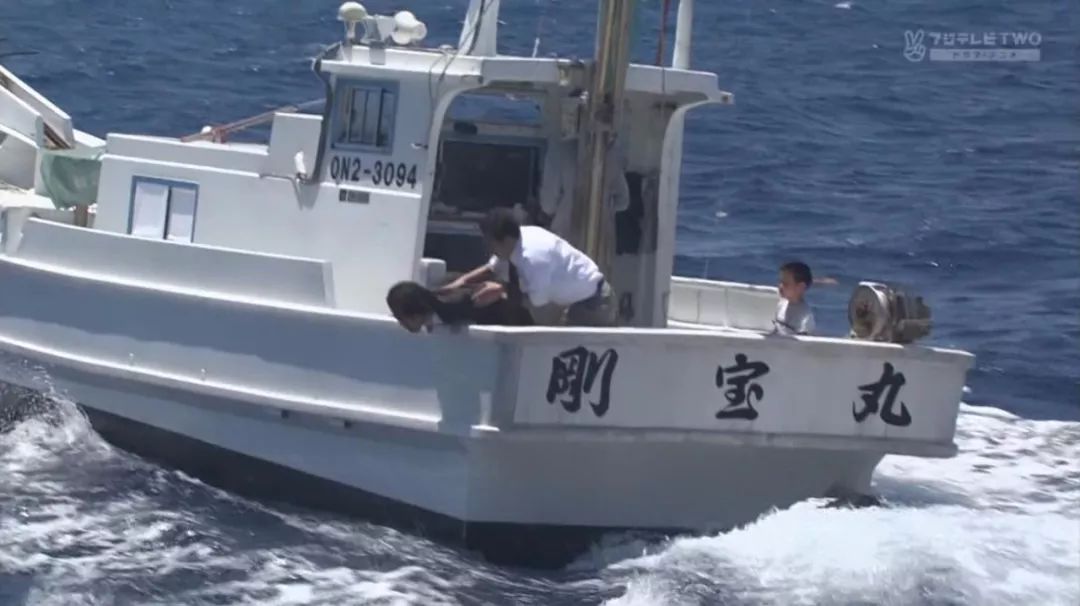 一位无处可去的医生，在孤岛上找到了他的价值
