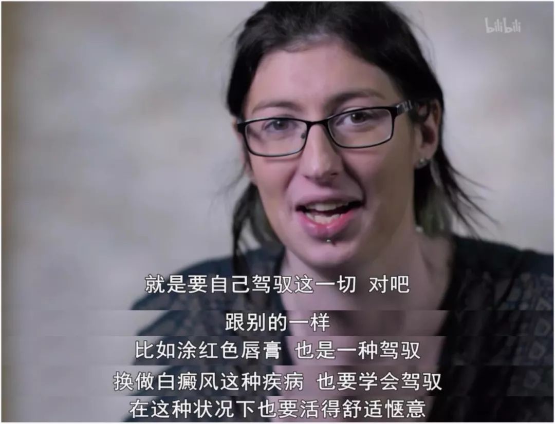 不化妆就无法出门的女孩