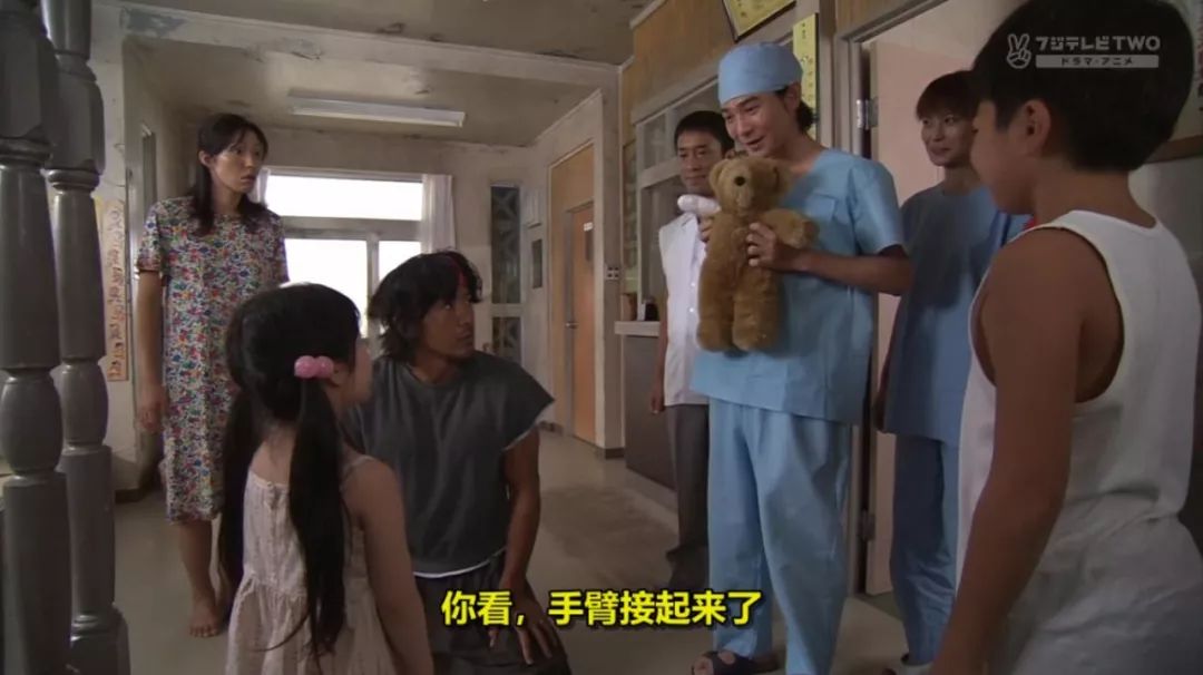 一位无处可去的医生，在孤岛上找到了他的价值
