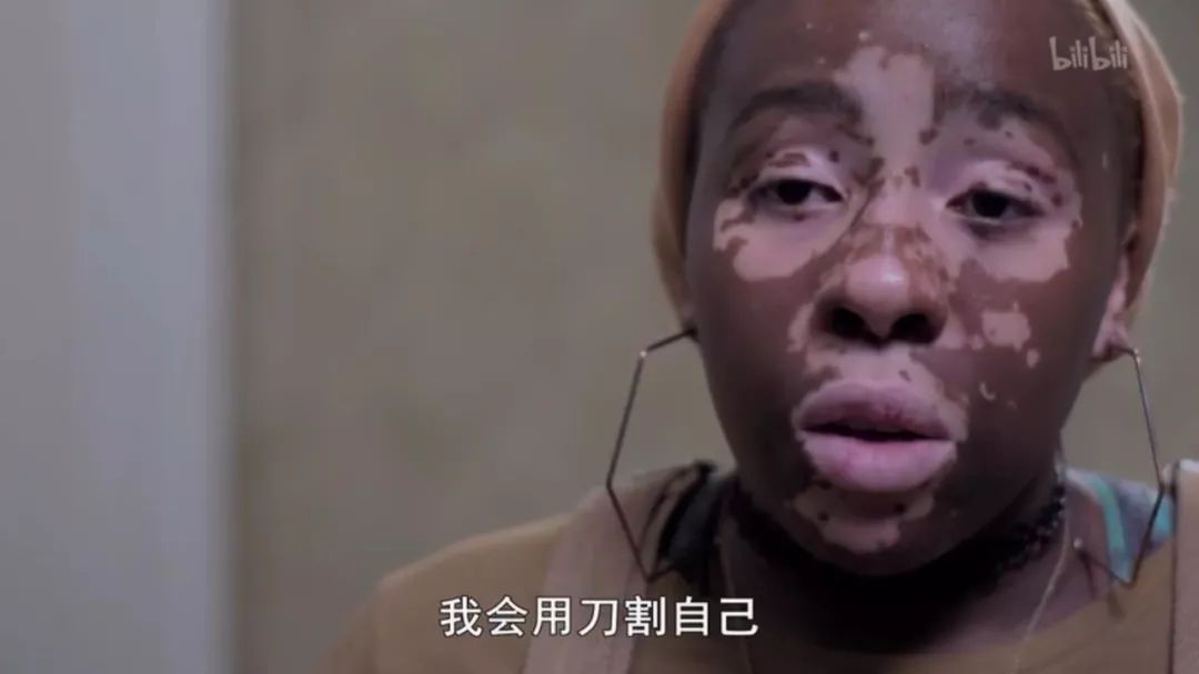 不化妆就无法出门的女孩