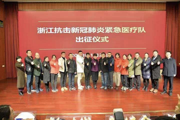 人们举家欢庆的时刻，他们送别战友，宣誓出征