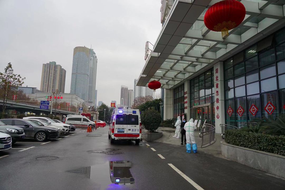 武汉封城后，100 套医用防护服的取经之路