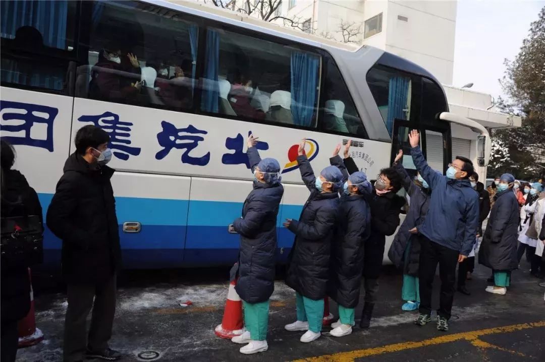 擦干深夜痛哭的泪水，他们在元宵前夕启程