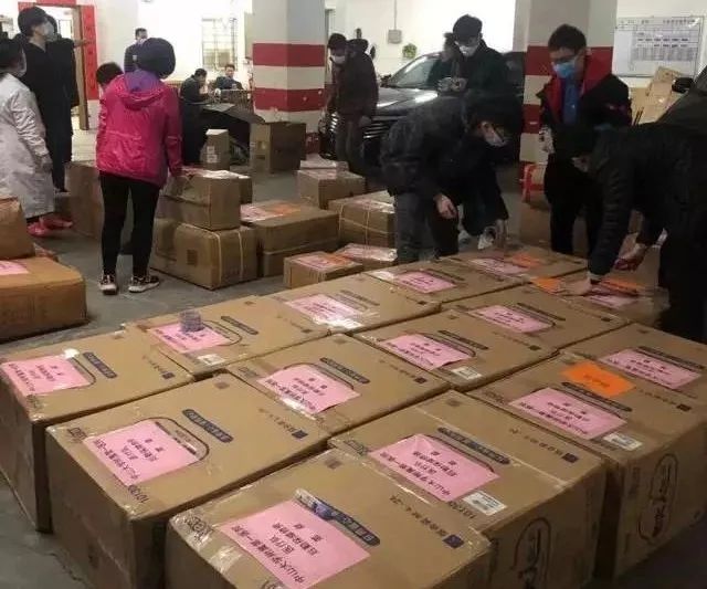 擦干深夜痛哭的泪水，他们在元宵前夕启程