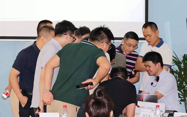 42 位儿科医生迈出第一步，希望走条不同路