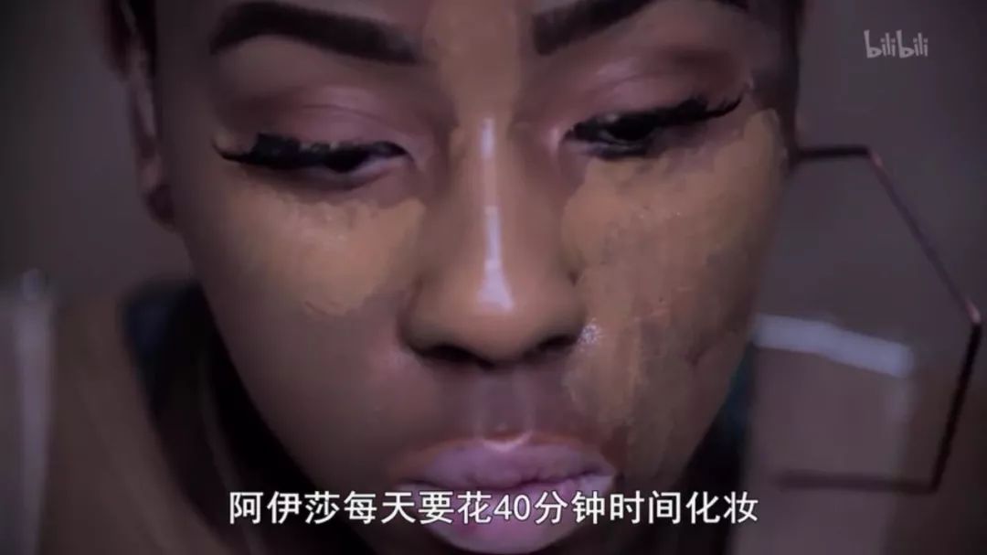 不化妆就无法出门的女孩