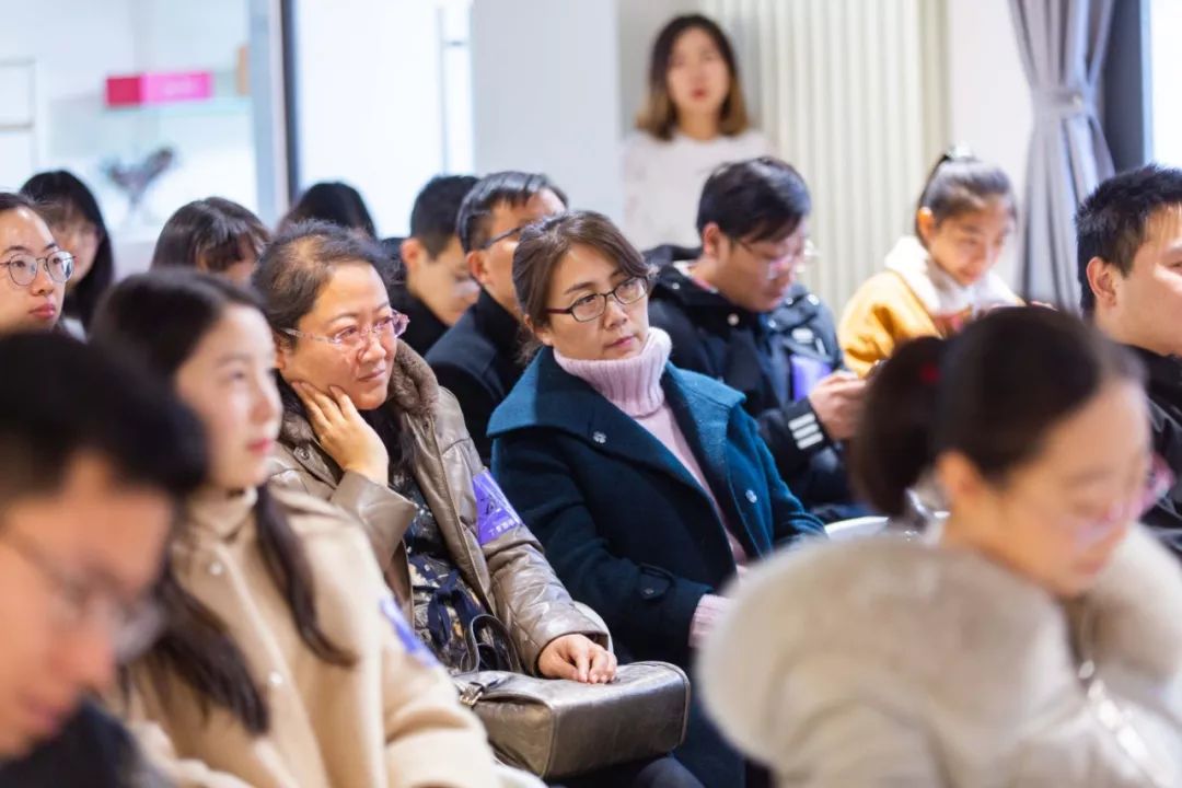 李清晨：用科学进步的历史，取代王侯将相的历史