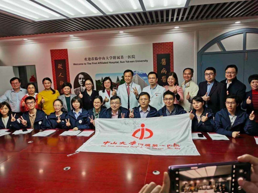 人们举家欢庆的时刻，他们送别战友，宣誓出征