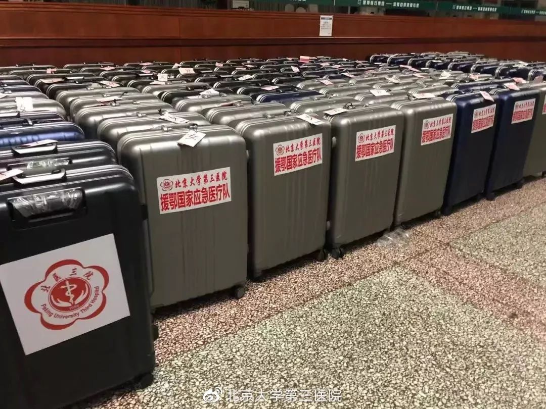 擦干深夜痛哭的泪水，他们在元宵前夕启程