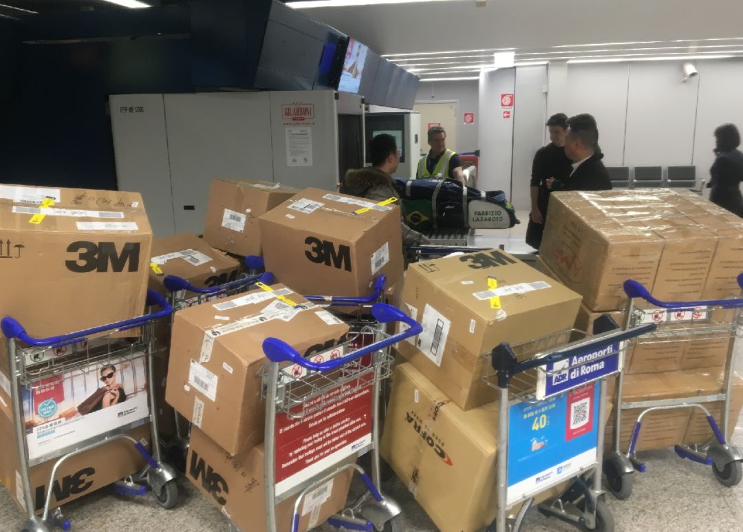 意大利紧急搭建充气帐篷接诊，华侨产业遭受重创