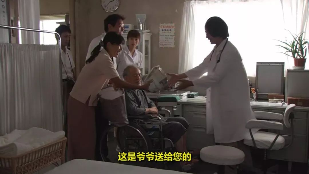 一位无处可去的医生，在孤岛上找到了他的价值