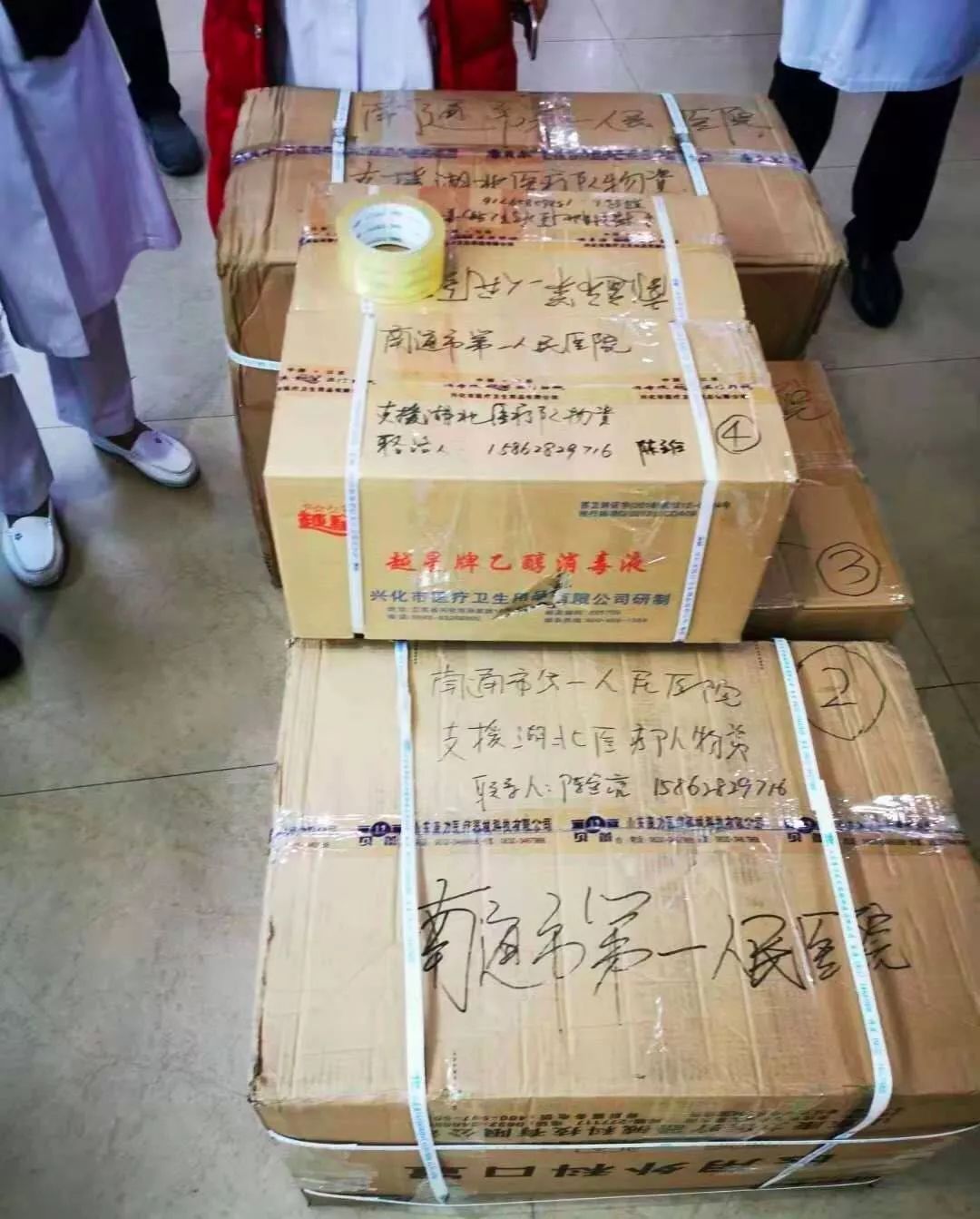 人们举家欢庆的时刻，他们送别战友，宣誓出征