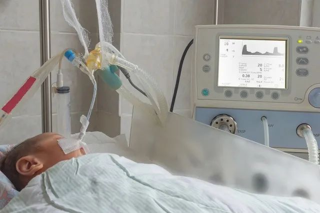 如何看待为新冠肺炎患者进行肺移植手术？