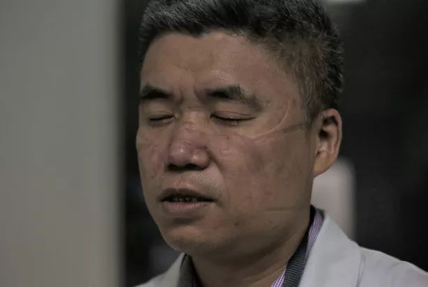 病毒猎手：我们和新冠病毒之间，只隔一张 N95