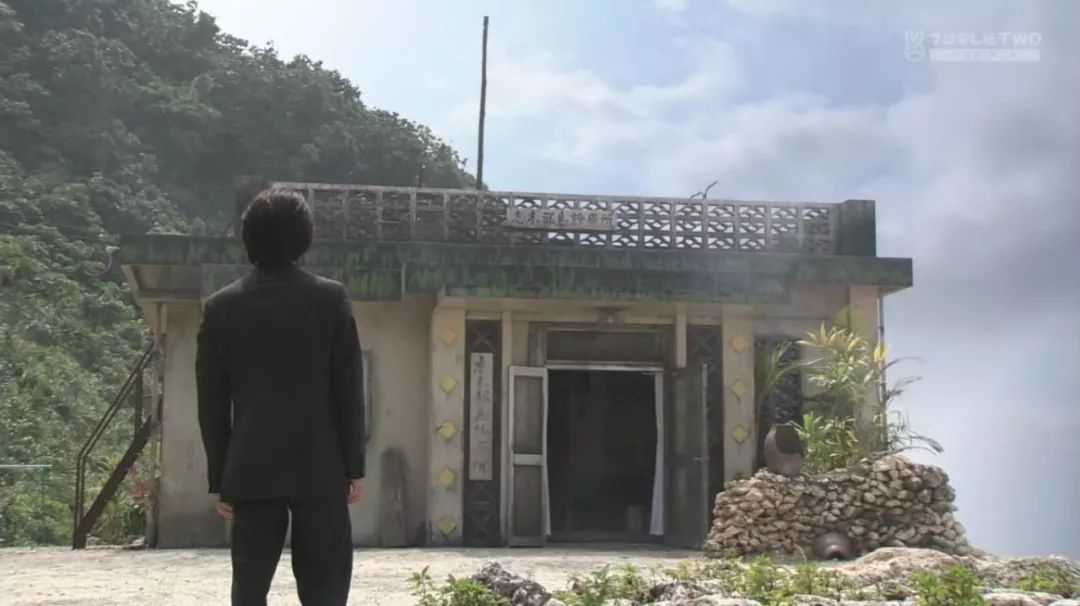 一位无处可去的医生，在孤岛上找到了他的价值