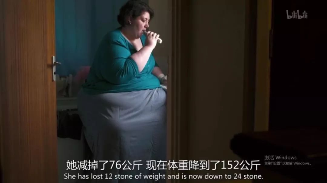 为了减肥，她勇敢切掉了 3/4 的胃和 1/3 的小肠