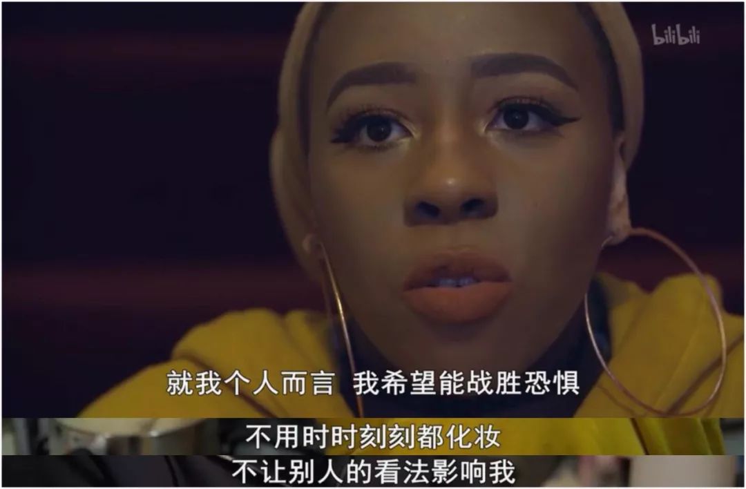 不化妆就无法出门的女孩