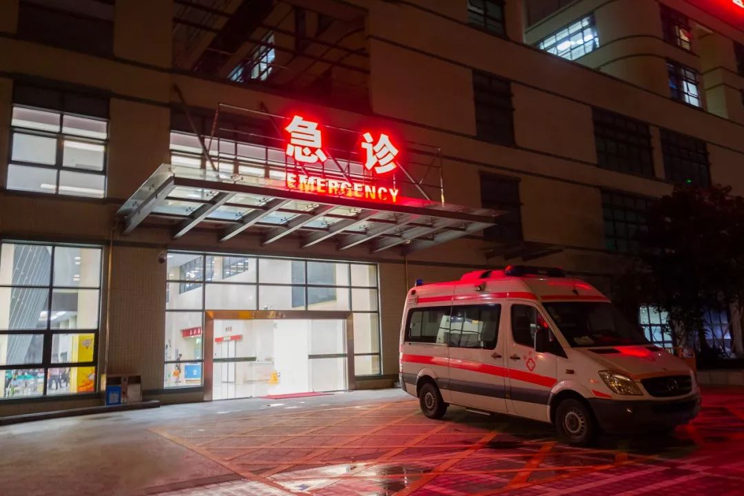 趁友人不注意，急诊患者偷偷抓住我的手：医生，有人要害我！