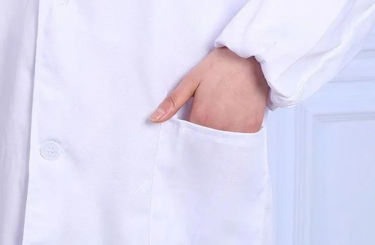 穿上这件「沉迷科研」白大褂，连导师都夸我是实验室最靓的崽！