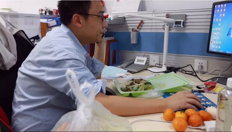 病毒猎手：我们和新冠病毒之间，只隔一张 N95
