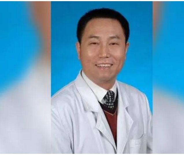 武汉市中心医院眼科副主任梅仲明，因新冠感染去世